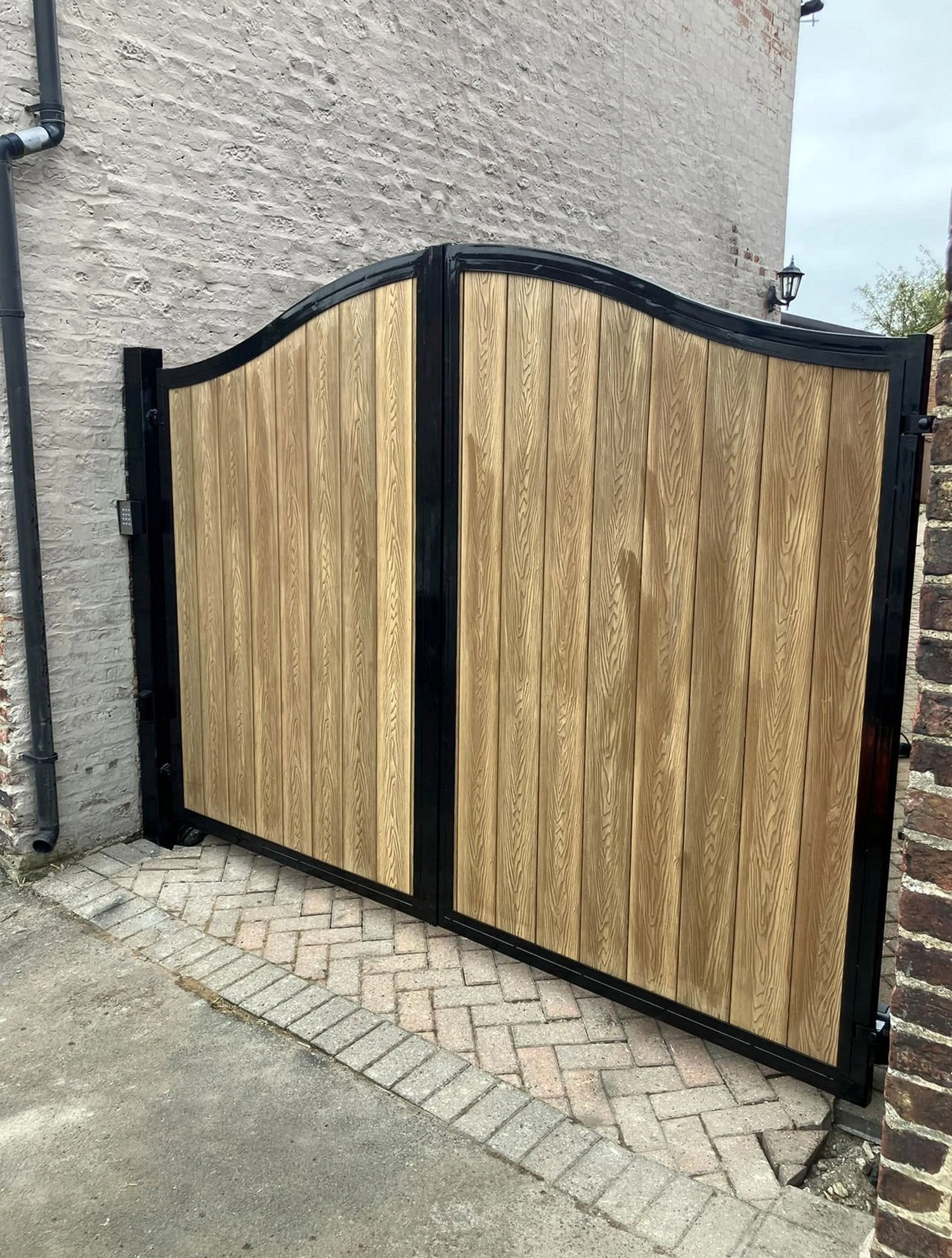 Residential gate installation Sugar Land TX